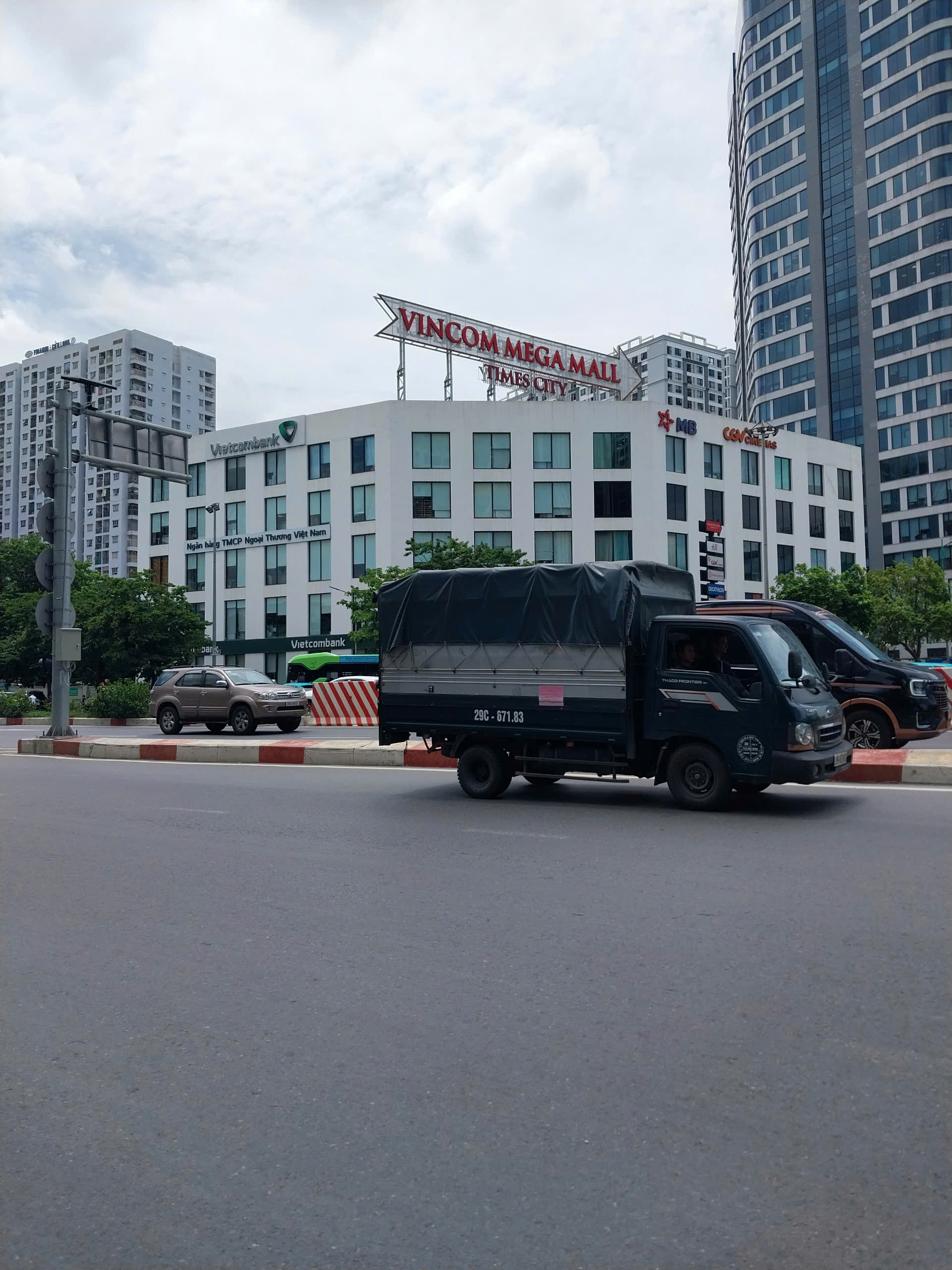 GẦN TIMES CITY  Phố Minh Khai 57m 5 Tầng - Thang máy - Ớ Sướng . DT Ngon! Chỉ hơn 14 tỷ - Ảnh 2